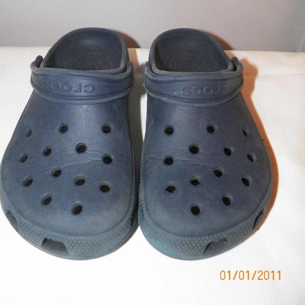 CROCS UNISEX SLIP ONS SZ BOYS 4 GIRLS 2
